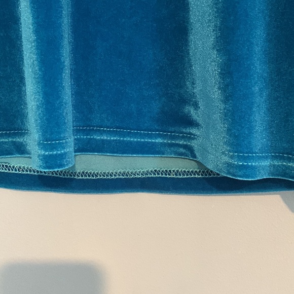 Mens/Boys Turquoise Blue Velvet Top Like New WYCBK Size Small - Picture 3 of 5